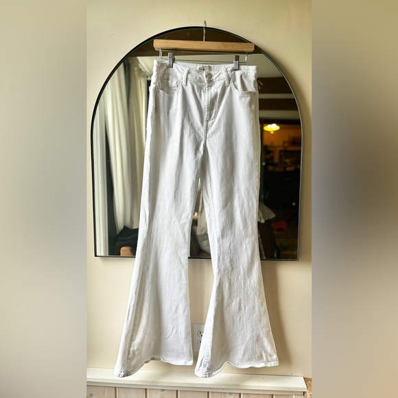 7 for all mankind | Mega Flare Jean in Clean white | size 30 - Picture 10 of 11